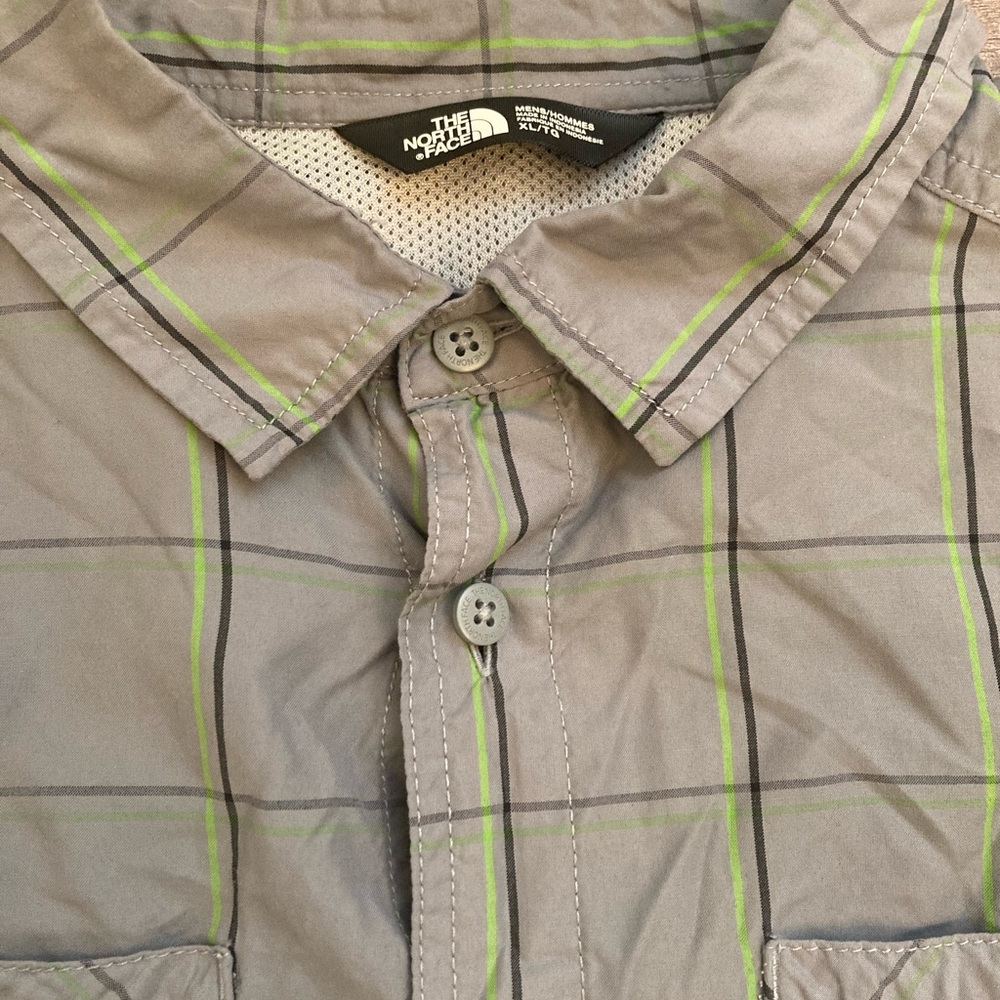 The North Face Button Down Ling Sleeve Shirt w/ Green Windowpane Plaid Men’s L